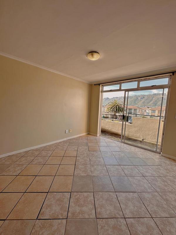 2 Bedroom Property for Sale in Whispering Pines Western Cape